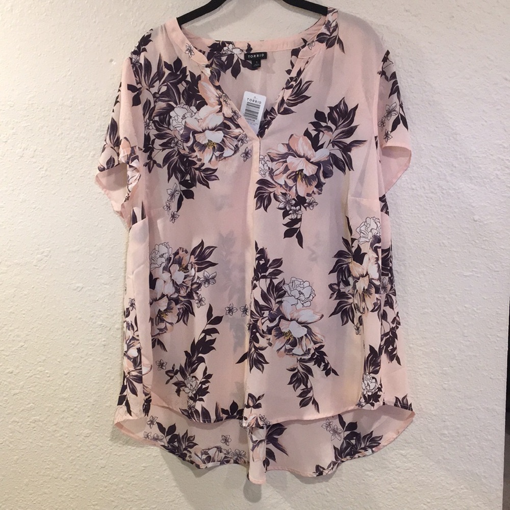 TORRID LIGHT PINK FLORAL GEORGETTE HI-LO BLOUSE